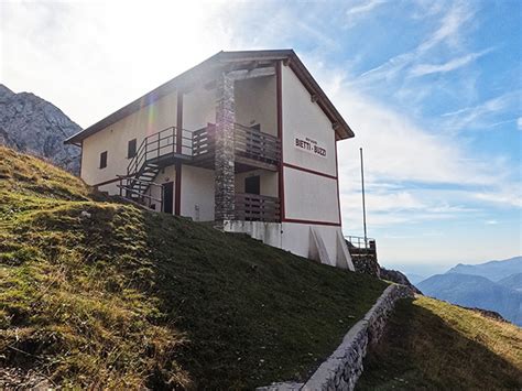 Rifugio Bietti Buzzi dal Passo del Cainallo (Lc) 